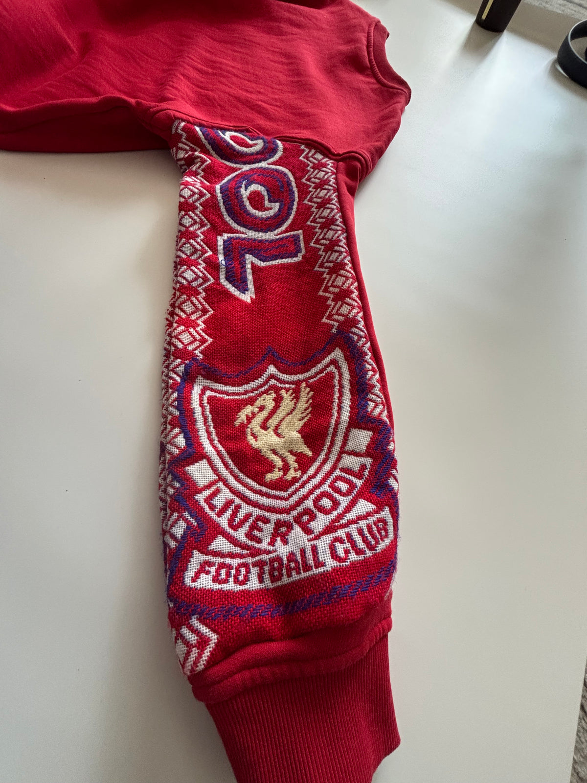 Bluza H&M M czerwona | rękaw ze szalika Liverpool | handmade unikat